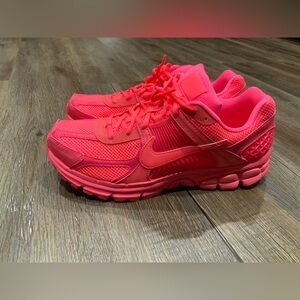 NEW Nike Zoom Vomero 5 Hot Punch HF5493-600 Men's Size 10 /Wmn 11.5